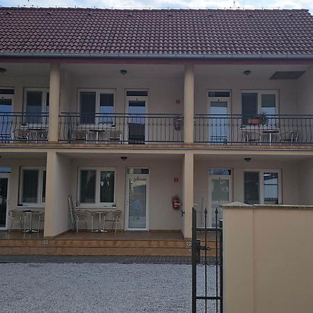 Apartmanovy Dom Flora Veľký Meder Dış mekan fotoğraf