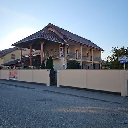 Apartmanovy Dom Flora Veľký Meder Dış mekan fotoğraf