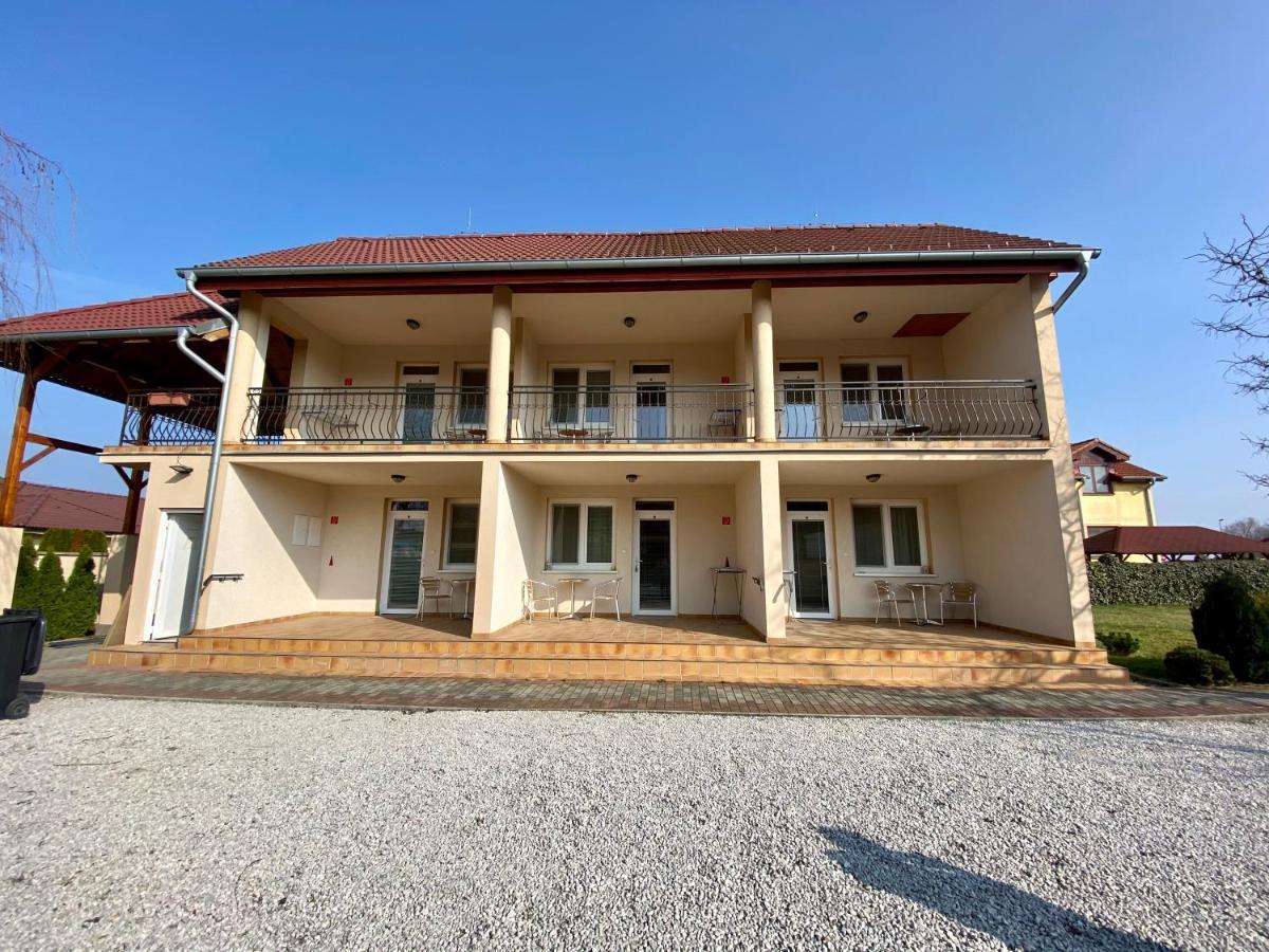 Apartmanovy Dom Flora Veľký Meder Dış mekan fotoğraf
