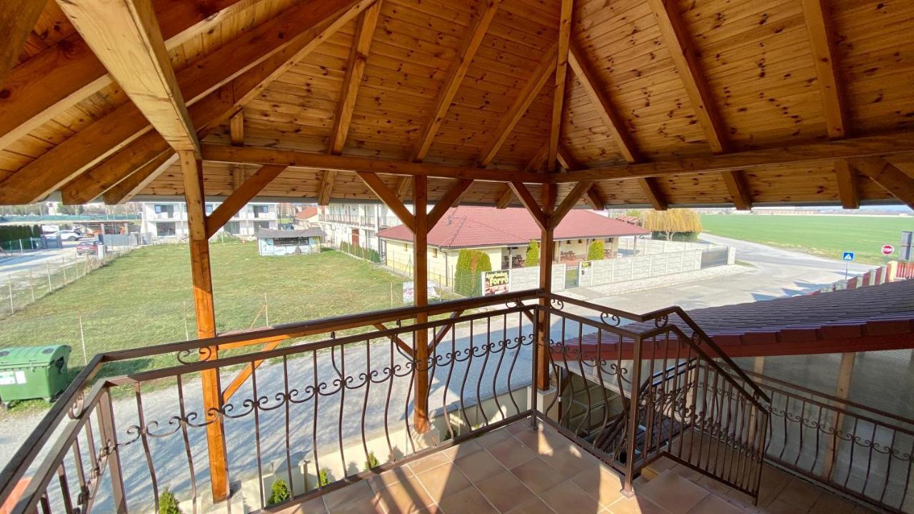 Apartmanovy Dom Flora Veľký Meder Dış mekan fotoğraf
